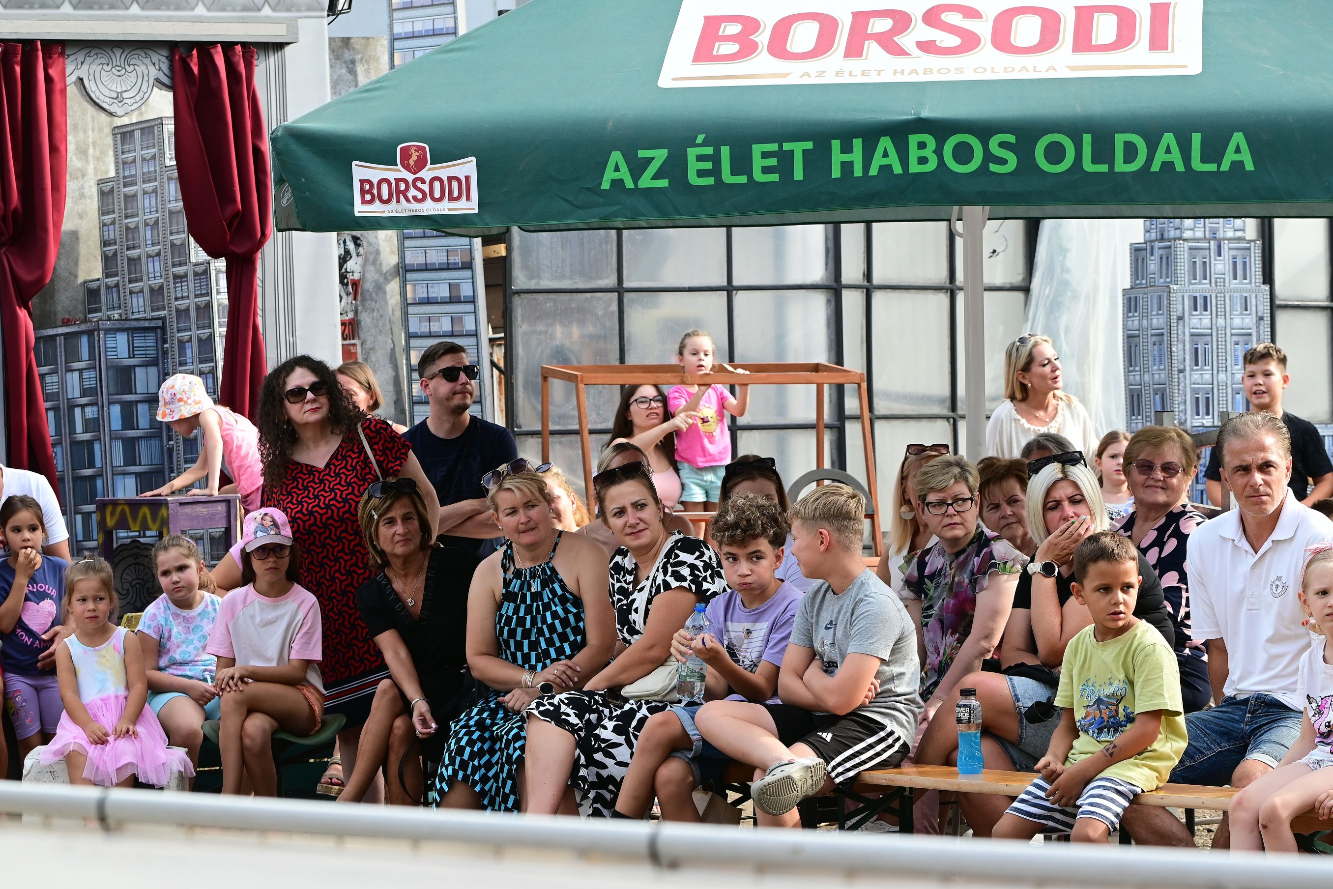 12_a_szepseg_es_a_szornyeteg_9_46414.JPG
